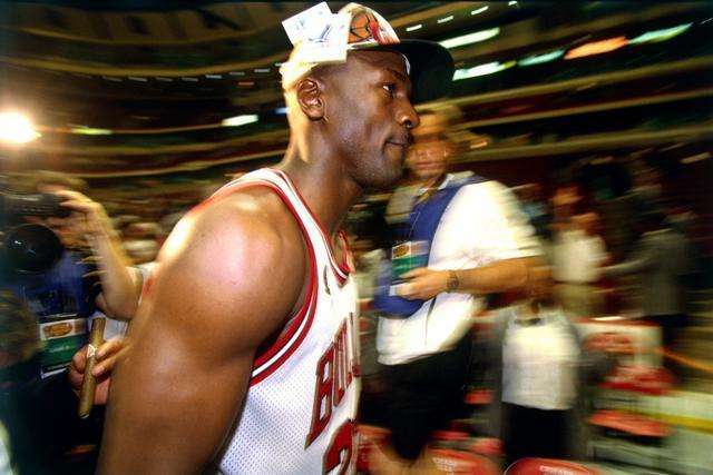 库里缺阵库明加轰33分 勇士险胜火箭终结5连败